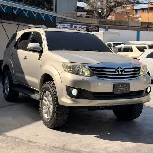 Toyota Fortuner SR 2013 Plateado Caracas