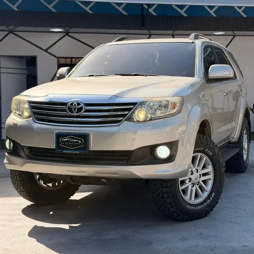 Toyota Fortuner SR 2013 Plateado Caracas