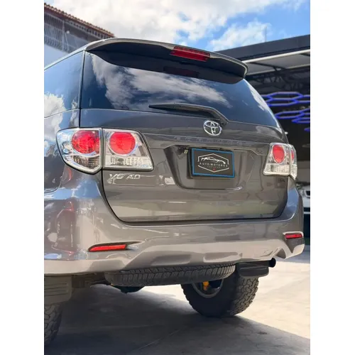Toyota Fortuner SR 2013 Gris Caracas