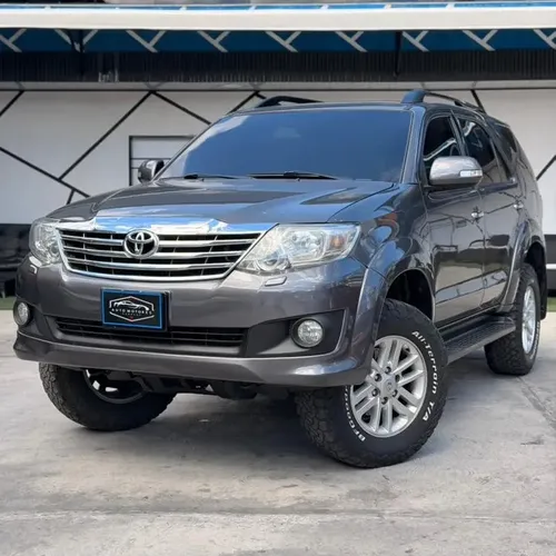 Toyota Fortuner SR 2013 Gris Caracas