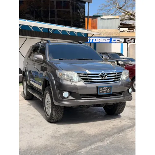 Toyota Fortuner SR 2013 Gris Caracas