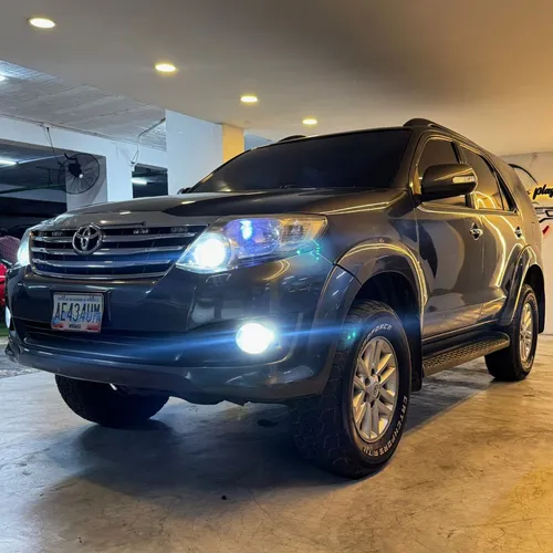 Toyota Fortuner 2013 Gris Caracas