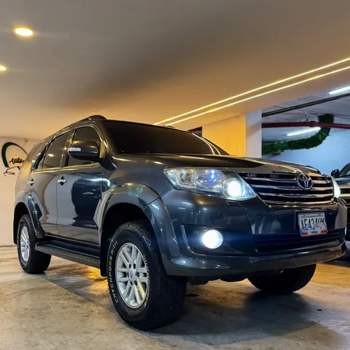 Toyota Fortuner 2013 Gris Caracas