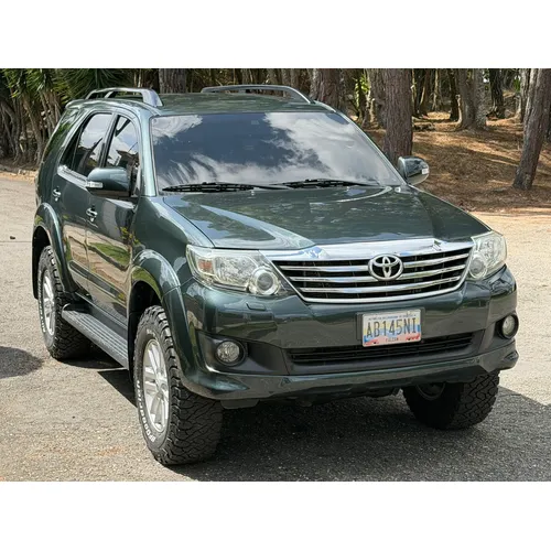 Toyota Fortuner 2014 Verde Caracas