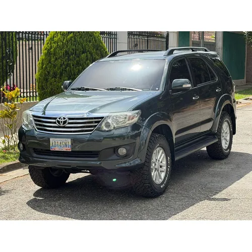 Toyota Fortuner 2014 Verde Caracas