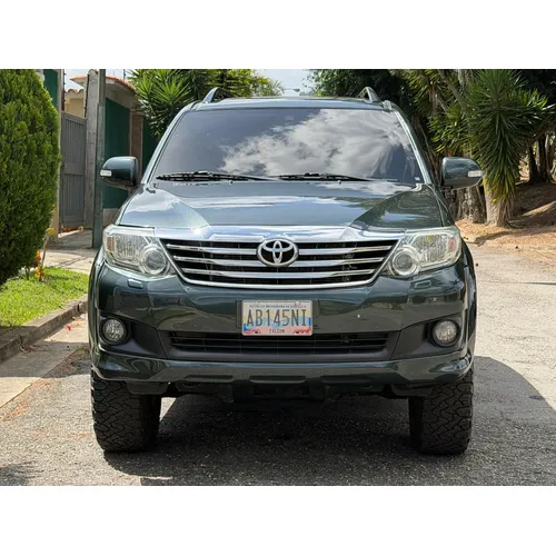 Toyota Fortuner 2014 Verde Caracas