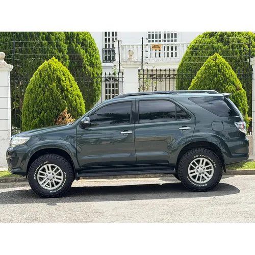 Toyota Fortuner 2014 Verde Caracas
