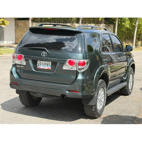 Toyota Fortuner 2014 Verde Caracas