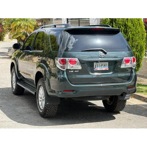 Toyota Fortuner 2014 Verde Caracas