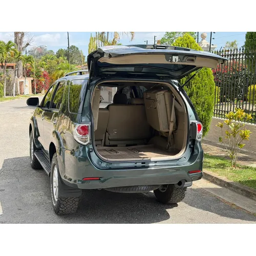 Toyota Fortuner 2014 Verde Caracas