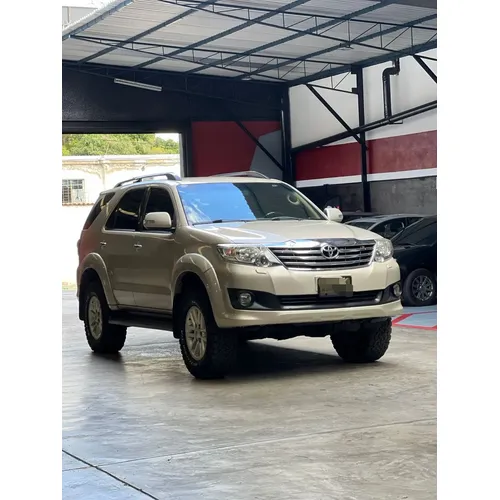 Toyota Fortuner 2014 Beige Caracas