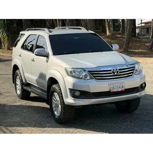 Toyota Fortuner 2015 Plateado Caracas