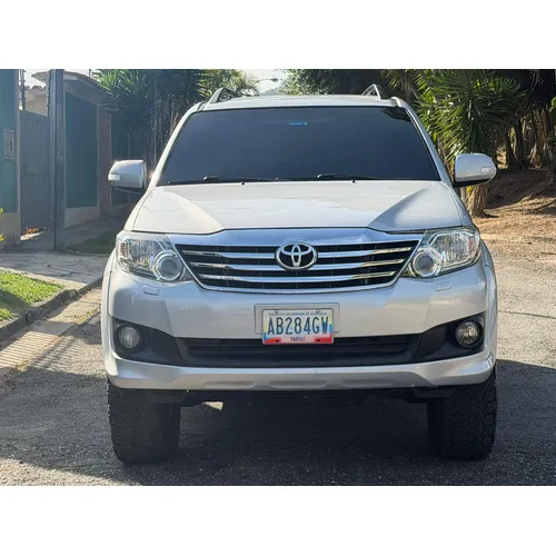 Toyota Fortuner 2015 Plateado Caracas
