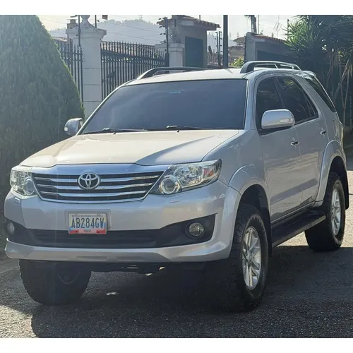 Toyota Fortuner 2015 Plateado Caracas