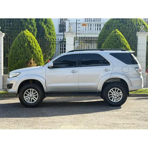 Toyota Fortuner 2015 Plateado Caracas