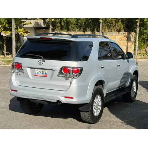 Toyota Fortuner 2015 Plateado Caracas