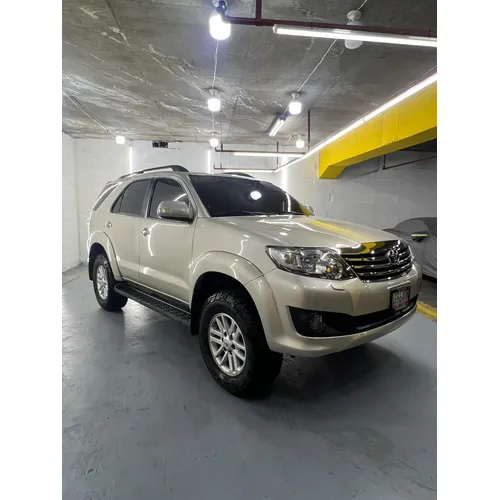 Toyota Fortuner SR 2015 Dorado Caracas