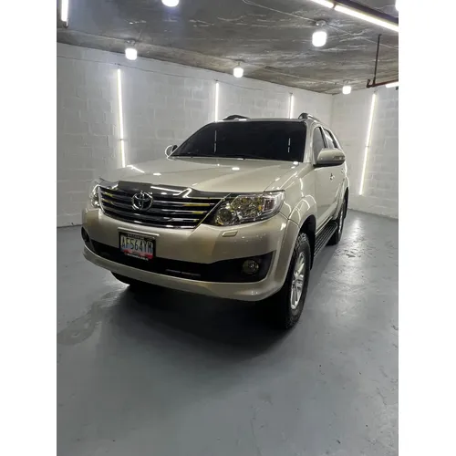 Toyota Fortuner SR 2015 Dorado Caracas