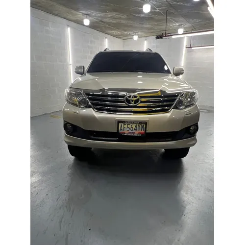 Toyota Fortuner SR 2015 Dorado Caracas