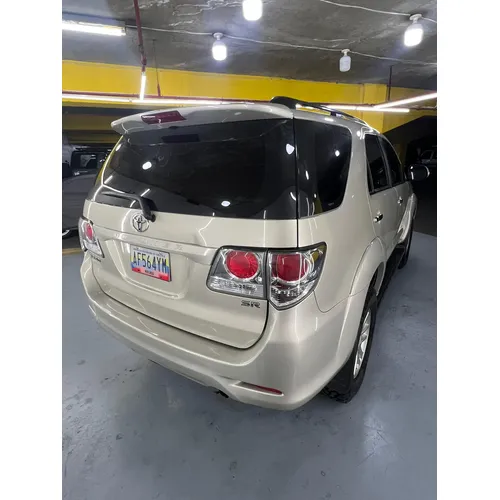 Toyota Fortuner SR 2015 Dorado Caracas