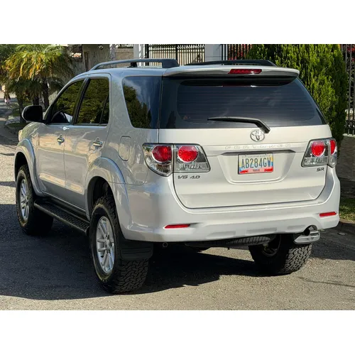 Toyota Fortuner 2015 Plateado Caracas