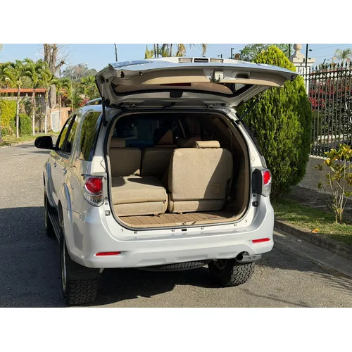 Toyota Fortuner 2015 Plateado Caracas
