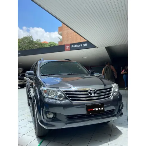 Toyota Fortuner 2015 Gris Caracas