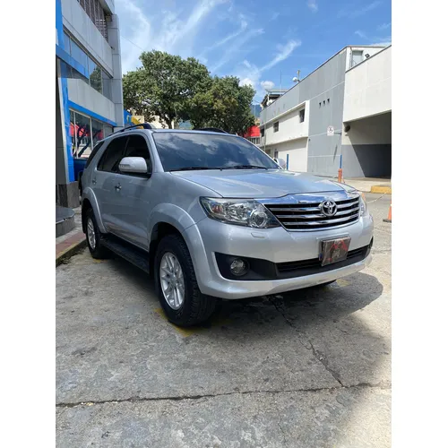 Toyota Fortuner SR 2017 Plateado Caracas