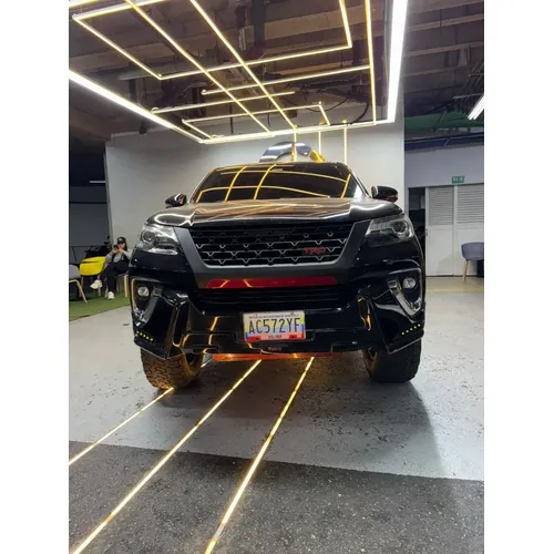 Toyota Fortuner Dubai 2018 Negro Caracas