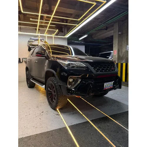 Toyota Fortuner Dubai 2018 Negro Caracas
