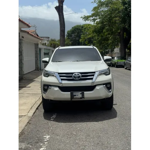 Toyota Fortuner Dubai VX.R 2018 Blanco Caracas