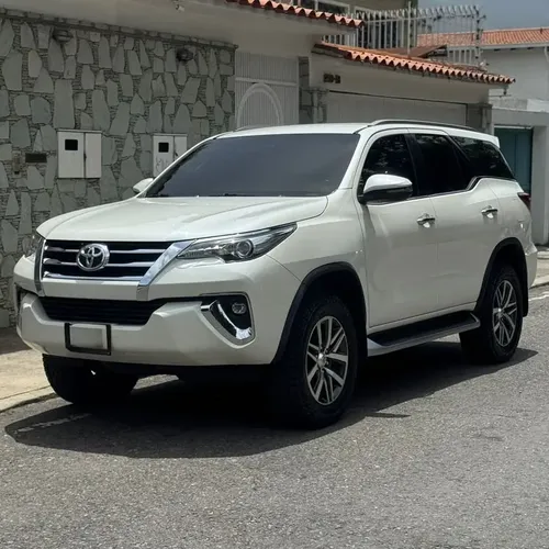 Toyota Fortuner Dubai 2018 Blanco Caracas
