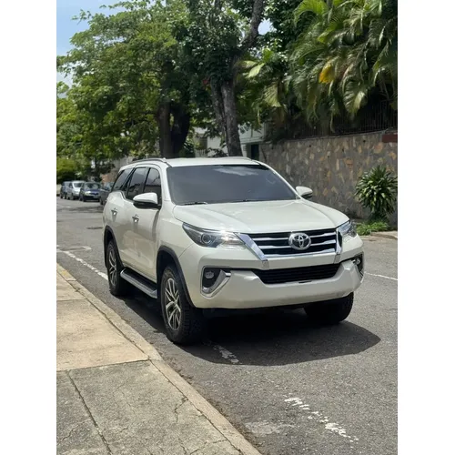 Toyota Fortuner Dubai 2018 Blanco Caracas