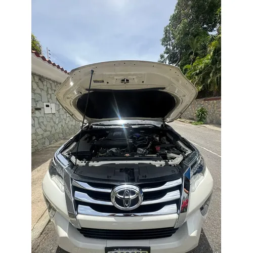 Toyota Fortuner Dubai 2018 Blanco Caracas