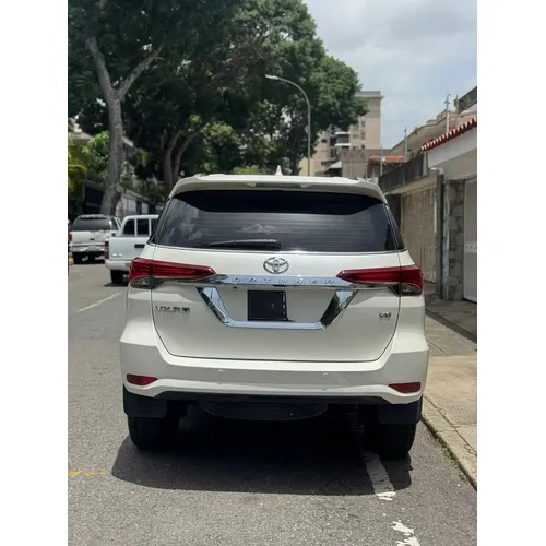Toyota Fortuner Dubai 2018 Blanco Caracas