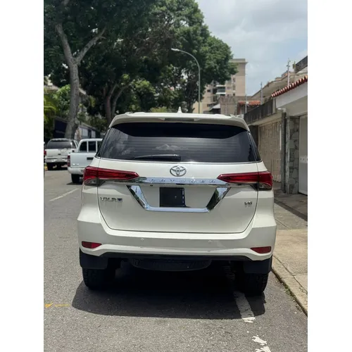 Toyota Fortuner Dubai VX.R 2018 Blanco Caracas