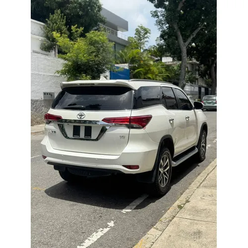 Toyota Fortuner Dubai VX.R 2018 Blanco Caracas