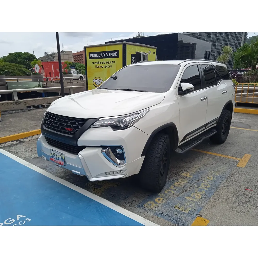 Toyota Fortuner Dubai 2018 Blanco Caracas