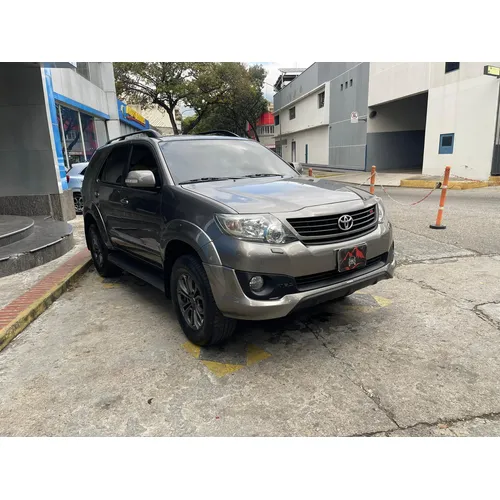 Toyota Fortuner 2019 Gris Caracas