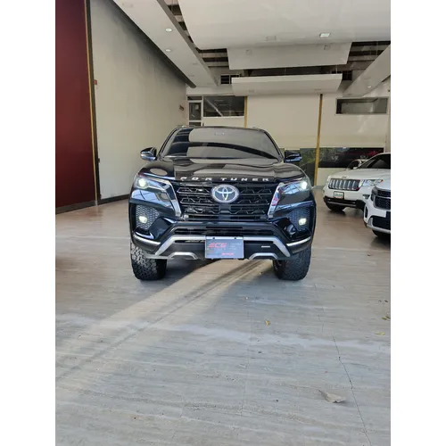 Toyota Fortuner Dubai 2022 Negro Valencia
