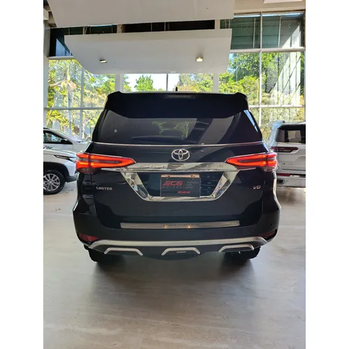 Toyota Fortuner Dubai 2022 Negro Valencia