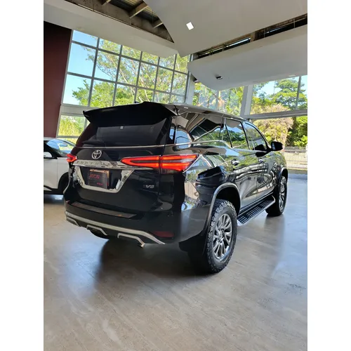 Toyota Fortuner Dubai 2022 Negro Valencia