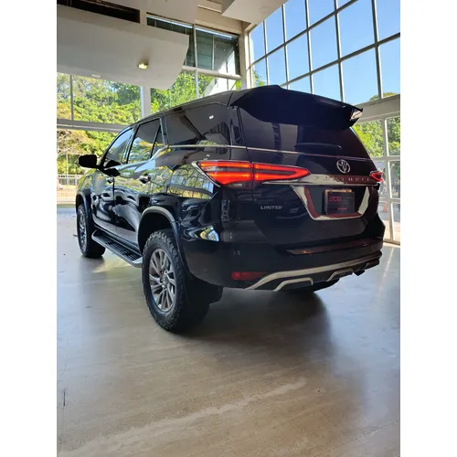 Toyota Fortuner Dubai 2022 Negro Valencia