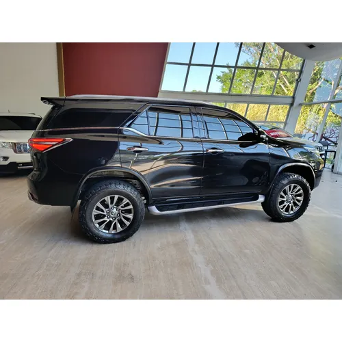 Toyota Fortuner Dubai 2022 Negro Valencia