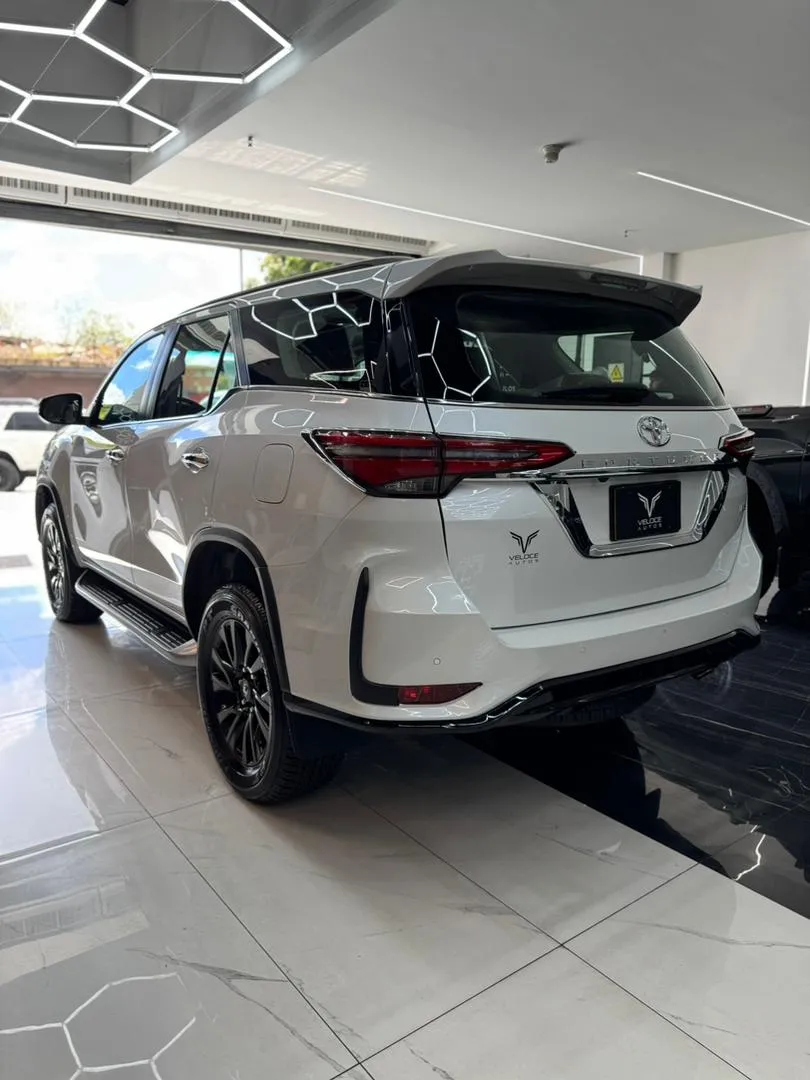 Toyota Fortuner 2024 Blanco Caracas