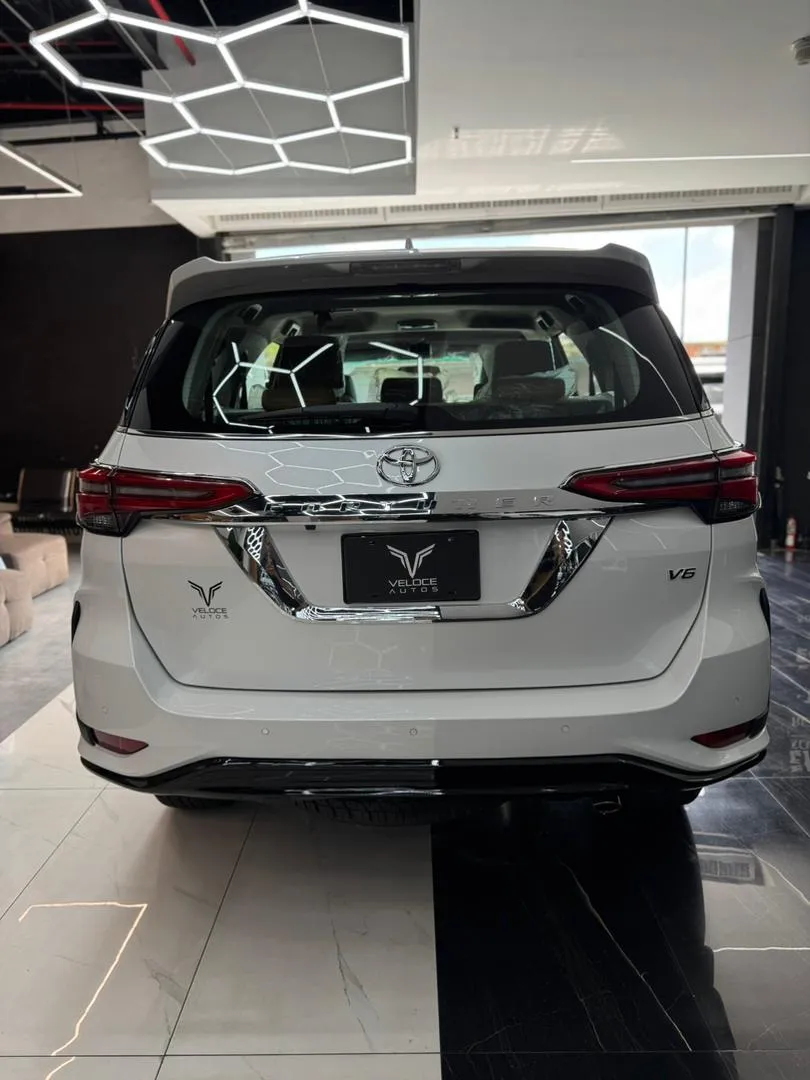 Toyota Fortuner 2024 Blanco Caracas