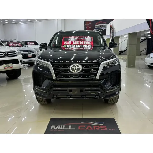 Toyota Fortuner Dubai 2025 Negro Caracas