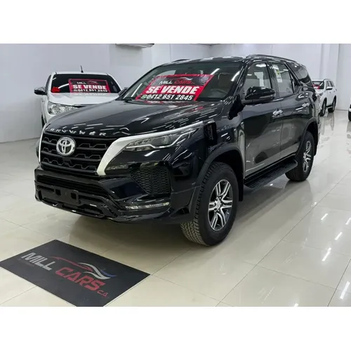 Toyota Fortuner Dubai 2025 Negro Caracas