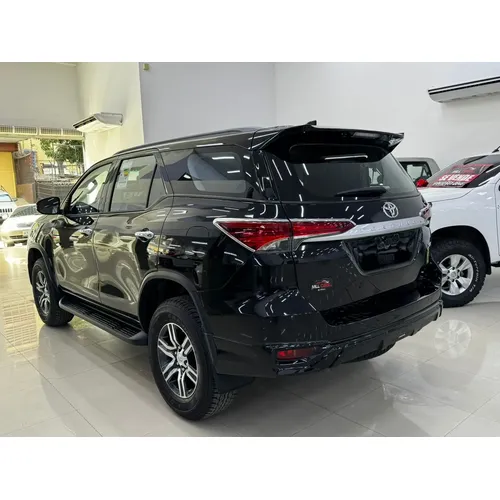 Toyota Fortuner Dubai 2025 Negro Caracas