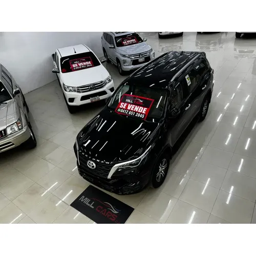 Toyota Fortuner Dubai 2025 Negro Caracas